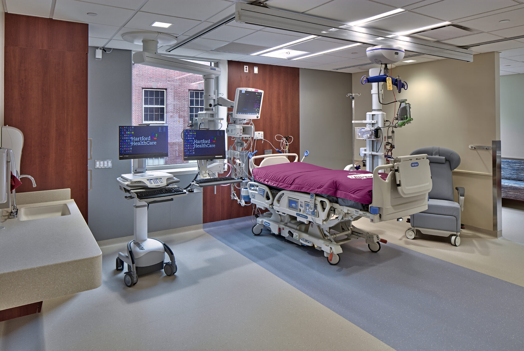 A patient room in a hospital building that showcases critical environment and medical equipments