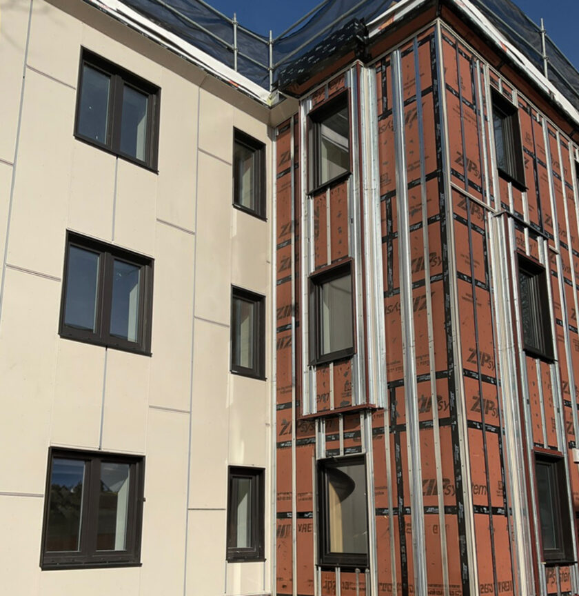 Vue extérieure du CFP dans l’enveloppe aux appartements Mildred C Hailey